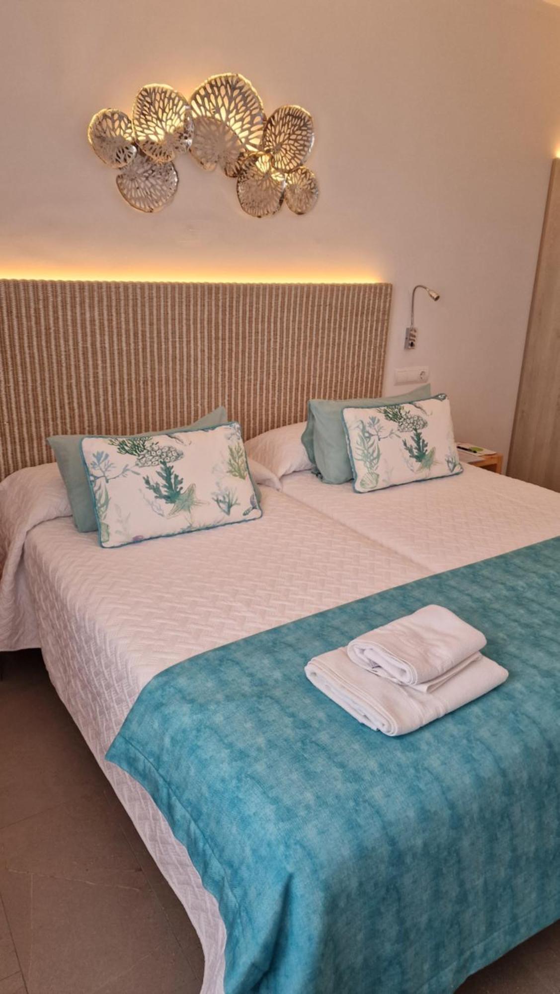 Apartamentos Costamar II Es Pujols Exteriör bild