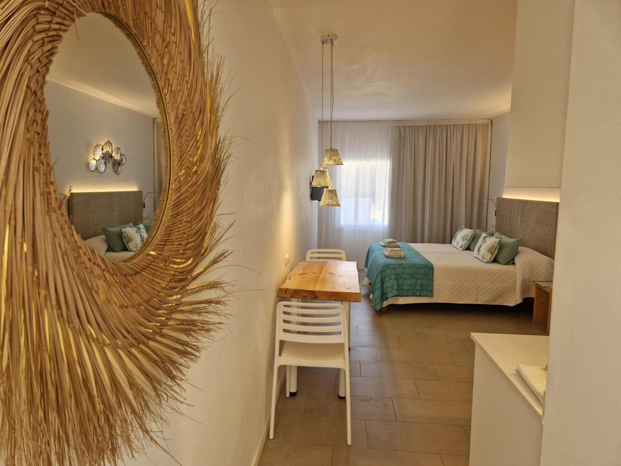 Apartamentos Costamar II Es Pujols Exteriör bild
