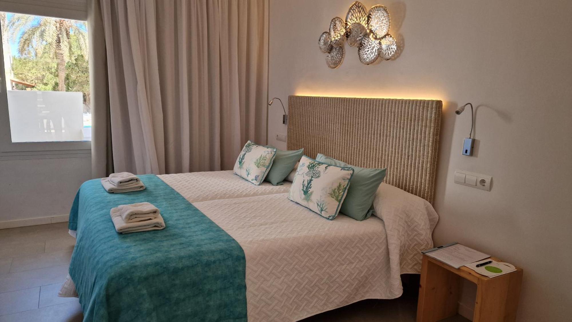 Apartamentos Costamar II Es Pujols Exteriör bild